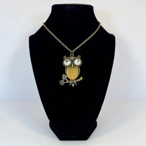 Whimsical Vintage-Style Rhinestone Gold Owl Pendant Statement Necklace